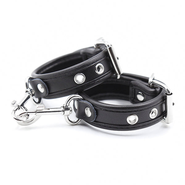 PU Wrist Restraints With Metal Accessories