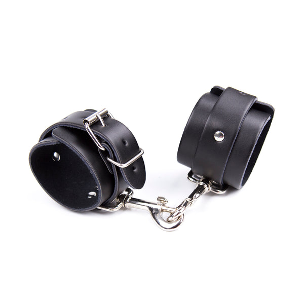 Menottes en cuir et attaches pour poignets