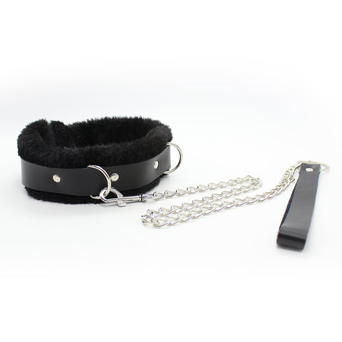 Collier de bondage avec laisse en chaîne