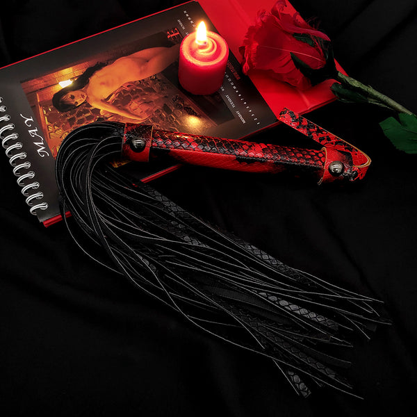 Fouet en cuir PU serpent rouge pour jeux d'esclaves BDSM pour adultes 
