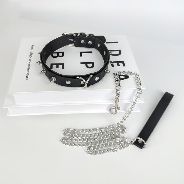 Collier de bondage avec rivets en acier pour jeux BDSM 