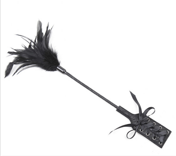 Pagaie de fessée BDSM à deux têtes avec plumes et chatouillement 