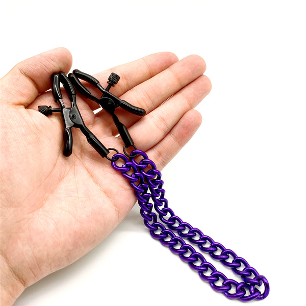 Pinces à tétons avec chaîne violette pour jeux sexuels en couple