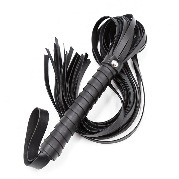 Flogger en PU avec petite queue dure pour jeu BDSM