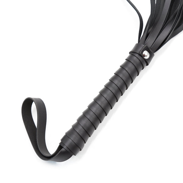 Flogger en PU avec petite queue dure pour jeu BDSM