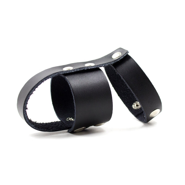 Anneau pénien en cuir avec clous