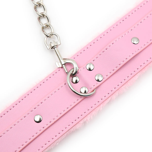 Menottes aux poignets BDSM