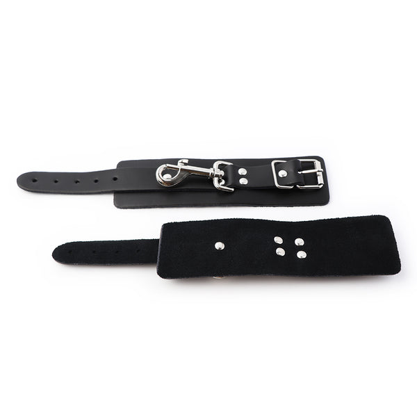 Menottes en cuir et attaches pour poignets