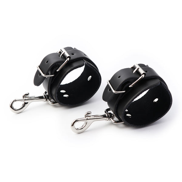 Menottes en cuir et attaches pour poignets