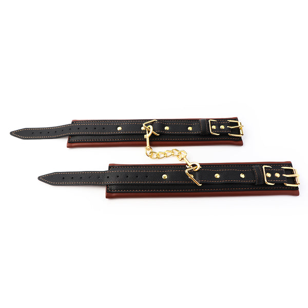 Menottes de cheville, contraintes de bondage